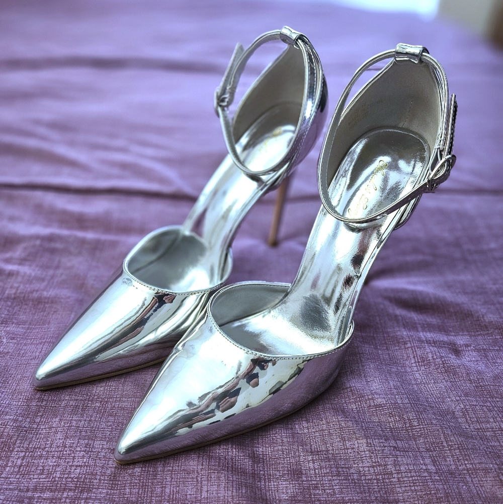 Chic Silver Ankle Strap Heels